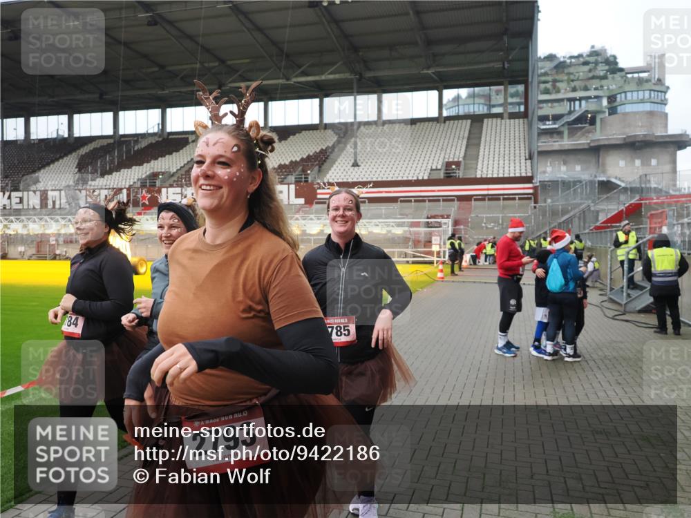07.12.2025 - St. Pauli X-Mass-Run No. 15 Fabian Wolf http://msf.ph/oto/9422186 07.12.2025 11:50:25 Ziel 1890, 2203, 2210, 2784, 2785, 2793, 2848, 2877, 4184, 4428 meine-sportfotos.de