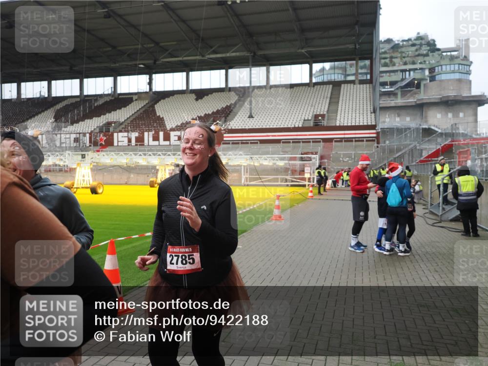 07.12.2025 - St. Pauli X-Mass-Run No. 15 Fabian Wolf http://msf.ph/oto/9422188 07.12.2025 11:50:26 Ziel 1890, 2203, 2210, 2784, 2785, 2793, 2848, 2877, 4184, 4428 meine-sportfotos.de