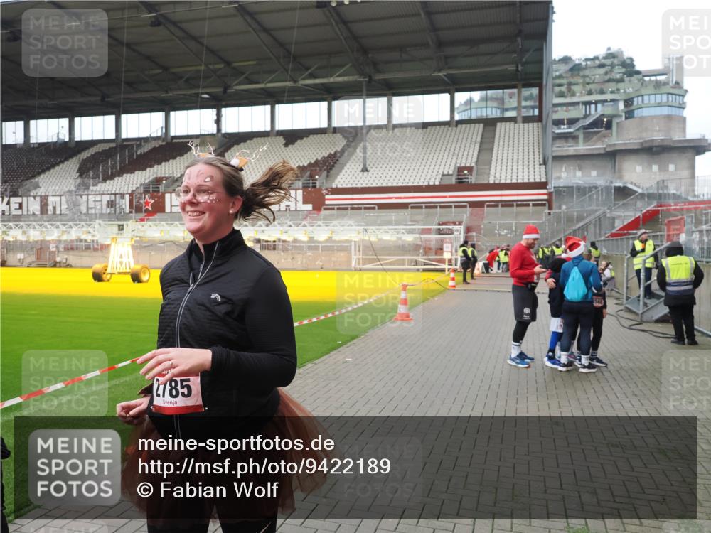 07.12.2025 - St. Pauli X-Mass-Run No. 15 Fabian Wolf http://msf.ph/oto/9422189 07.12.2025 11:50:26 Ziel 1890, 2203, 2210, 2784, 2785, 2793, 2848, 2877, 4184, 4428 meine-sportfotos.de