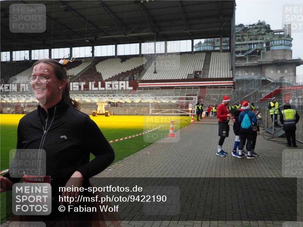07.12.2025 - St. Pauli X-Mass-Run No. 15 Fabian Wolf http://msf.ph/oto/9422190 07.12.2025 11:50:26 Ziel 1890, 2203, 2210, 2784, 2785, 2793, 2848, 2877, 4184, 4428 meine-sportfotos.de