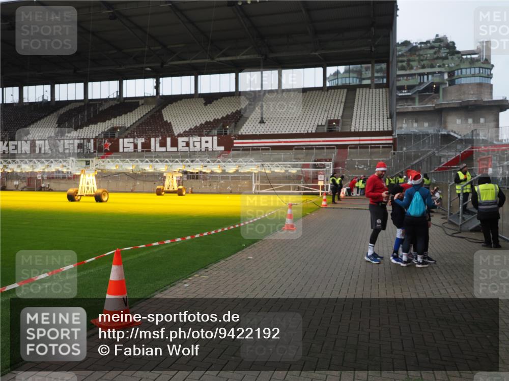 07.12.2025 - St. Pauli X-Mass-Run No. 15 Fabian Wolf http://msf.ph/oto/9422192 07.12.2025 11:50:27 Ziel 1890, 2203, 2210, 2784, 2785, 2793, 4184, 4428 meine-sportfotos.de