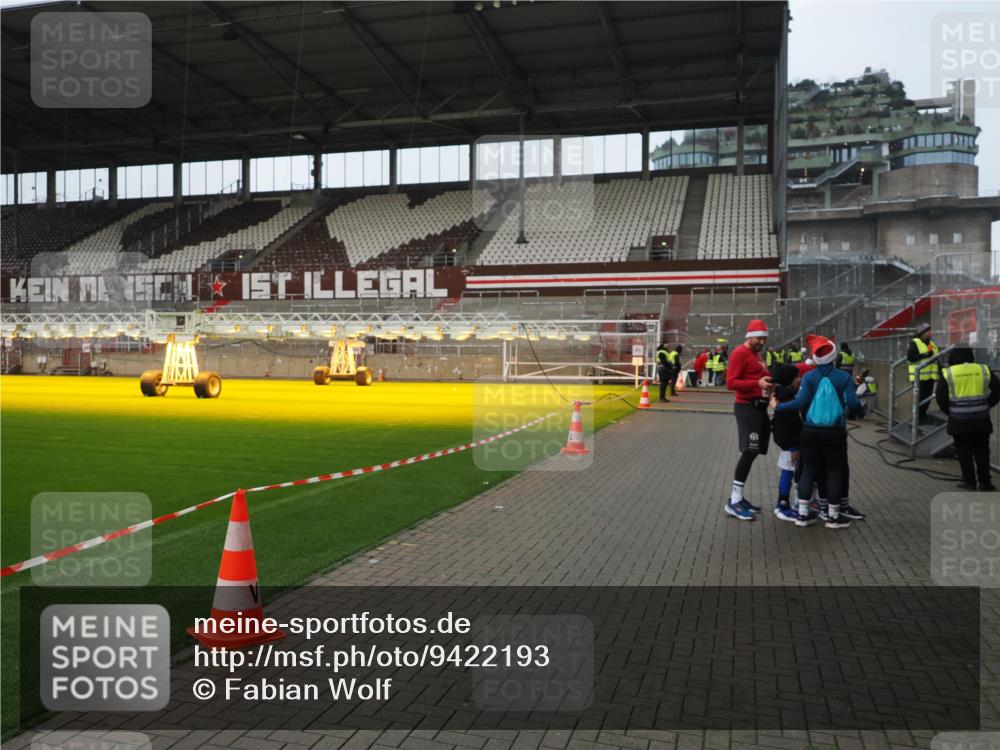 07.12.2025 - St. Pauli X-Mass-Run No. 15 Fabian Wolf http://msf.ph/oto/9422193 07.12.2025 11:50:27 Ziel 1890, 2203, 2210, 2784, 2785, 2793, 4184, 4428 meine-sportfotos.de