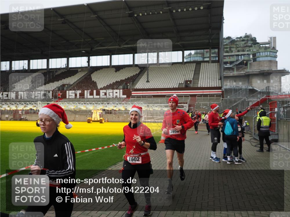 07.12.2025 - St. Pauli X-Mass-Run No. 15 Fabian Wolf http://msf.ph/oto/9422204 07.12.2025 11:50:41 Ziel 196, 206, 1599, 1602, 3913, 3958 meine-sportfotos.de