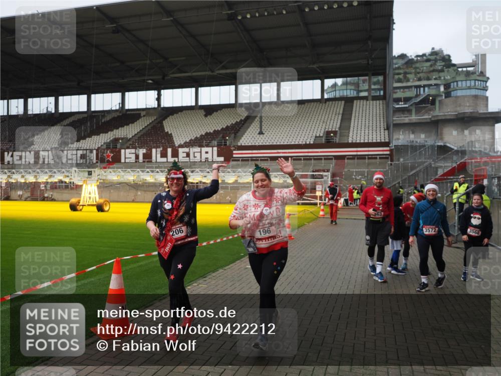 07.12.2025 - St. Pauli X-Mass-Run No. 15 Fabian Wolf http://msf.ph/oto/9422212 07.12.2025 11:50:47 Ziel 196, 206, 1599, 1602, 3639, 3913, 3958 meine-sportfotos.de
