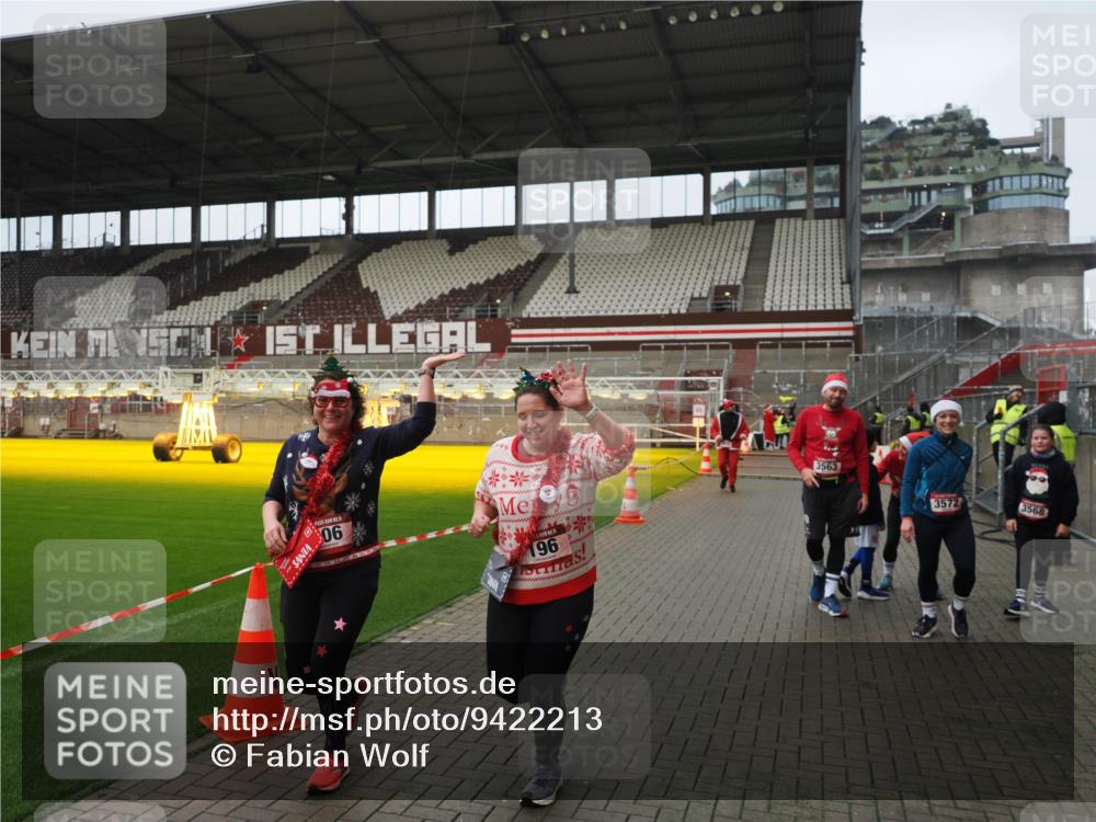 07.12.2025 - St. Pauli X-Mass-Run No. 15 Fabian Wolf http://msf.ph/oto/9422213 07.12.2025 11:50:47 Ziel 196, 206, 1599, 1602, 3639, 3913, 3958 meine-sportfotos.de
