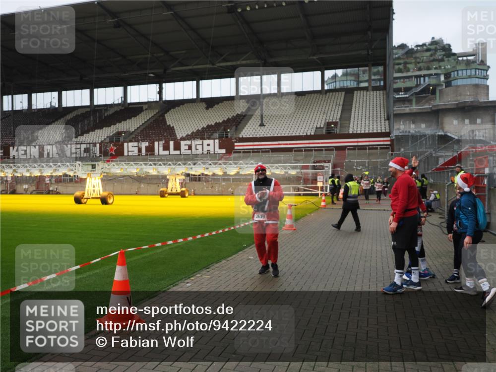 07.12.2025 - St. Pauli X-Mass-Run No. 15 Fabian Wolf http://msf.ph/oto/9422224 07.12.2025 11:50:53 Ziel 196, 206, 995, 996, 1599, 1602, 3639, 3913, 3958 meine-sportfotos.de