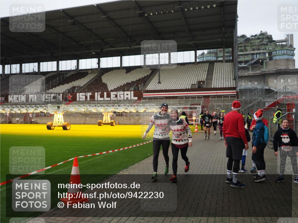 07.12.2025 - St. Pauli X-Mass-Run No. 15 Fabian Wolf http://msf.ph/oto/9422230 07.12.2025 11:51:01 Ziel 995, 996, 2547, 2548, 3616, 3618, 3639 meine-sportfotos.de