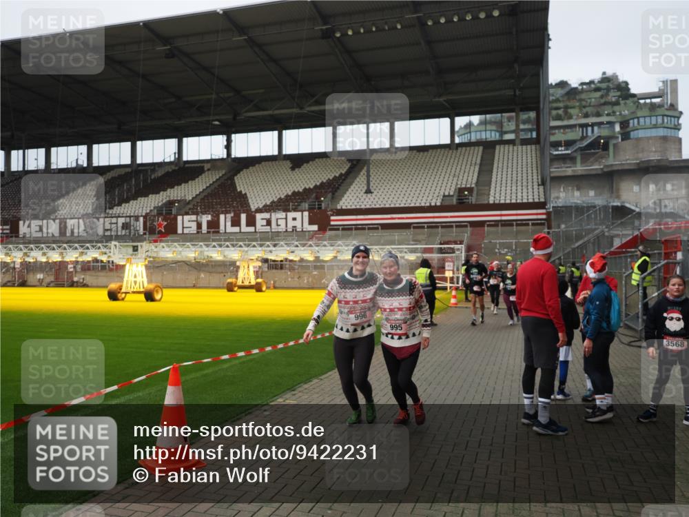07.12.2025 - St. Pauli X-Mass-Run No. 15 Fabian Wolf http://msf.ph/oto/9422231 07.12.2025 11:51:01 Ziel 995, 996, 2547, 2548, 3616, 3618, 3639 meine-sportfotos.de