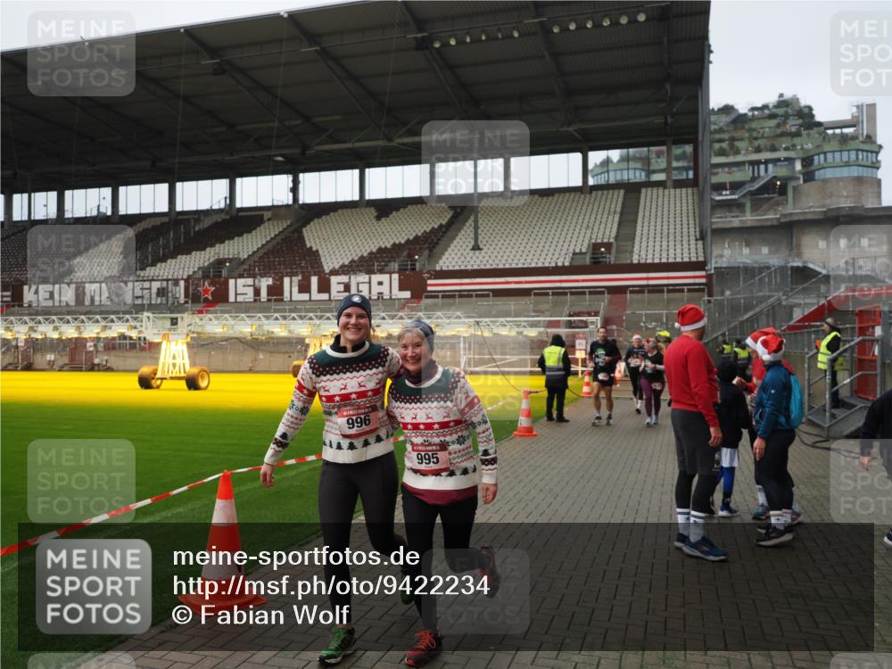 07.12.2025 - St. Pauli X-Mass-Run No. 15 Fabian Wolf http://msf.ph/oto/9422234 07.12.2025 11:51:02 Ziel 995, 996, 2547, 2548, 3616, 3618, 3639 meine-sportfotos.de
