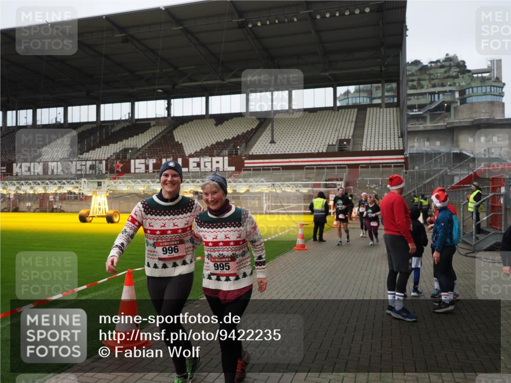 07.12.2025 - St. Pauli X-Mass-Run No. 15 Fabian Wolf http://msf.ph/oto/9422235 07.12.2025 11:51:02 Ziel 995, 996, 2547, 2548, 3616, 3618, 3639 meine-sportfotos.de