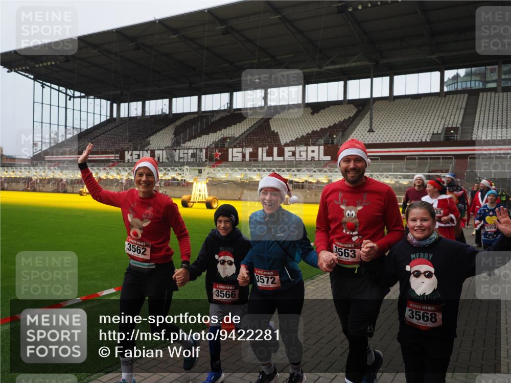 07.12.2025 - St. Pauli X-Mass-Run No. 15 Fabian Wolf http://msf.ph/oto/9422281 07.12.2025 11:51:23 Ziel 2374, 2585, 2589, 2670, 2672, 3116, 3449, 3451, 3959, 4340, 4609 meine-sportfotos.de