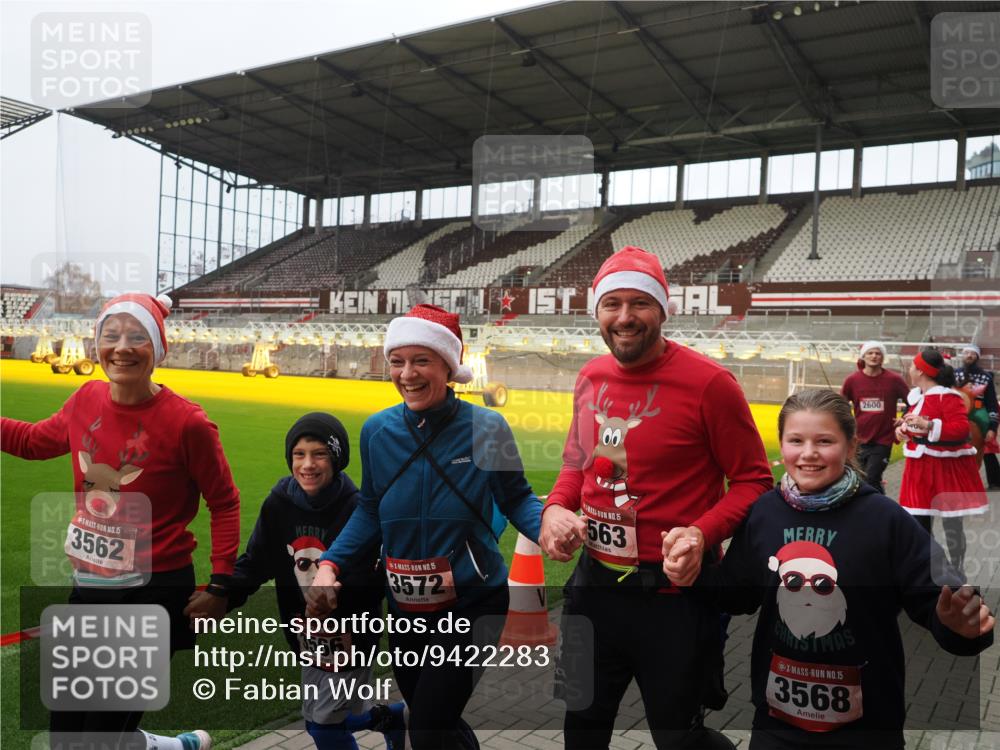 07.12.2025 - St. Pauli X-Mass-Run No. 15 Fabian Wolf http://msf.ph/oto/9422283 07.12.2025 11:51:23 Ziel 2374, 2585, 2589, 2670, 2672, 3116, 3449, 3451, 3959, 4340, 4609 meine-sportfotos.de