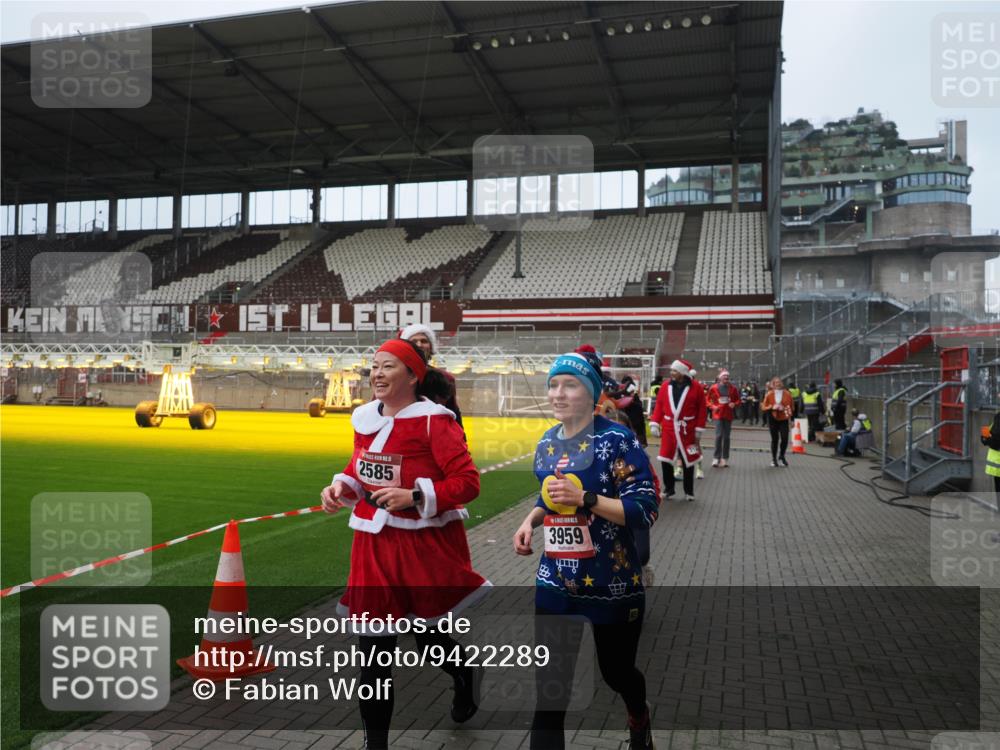 07.12.2025 - St. Pauli X-Mass-Run No. 15 Fabian Wolf http://msf.ph/oto/9422289 07.12.2025 11:51:25 Ziel 2374, 2585, 2589, 2670, 2672, 3116, 3449, 3451, 3959, 4340, 4609 meine-sportfotos.de
