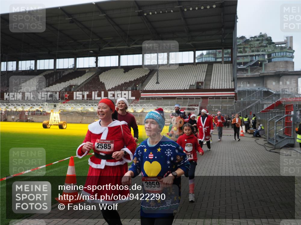 07.12.2025 - St. Pauli X-Mass-Run No. 15 Fabian Wolf http://msf.ph/oto/9422290 07.12.2025 11:51:25 Ziel 2374, 2585, 2589, 2670, 2672, 3116, 3449, 3451, 3959, 4340, 4609 meine-sportfotos.de