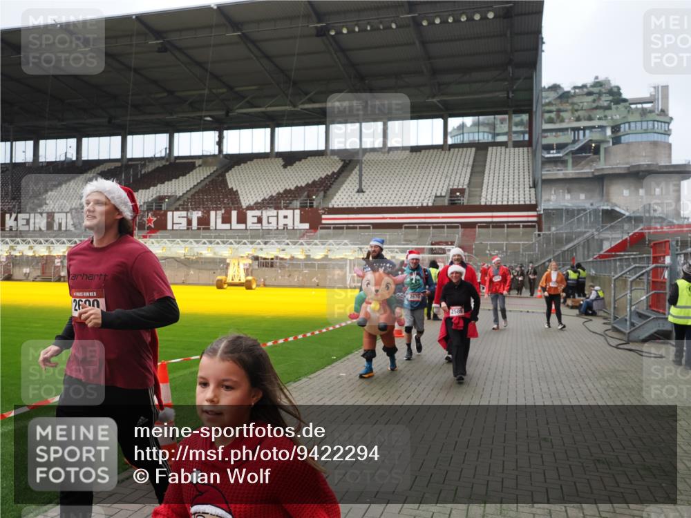 07.12.2025 - St. Pauli X-Mass-Run No. 15 Fabian Wolf http://msf.ph/oto/9422294 07.12.2025 11:51:26 Ziel 2374, 2585, 2589, 2670, 3116, 3449, 3451, 3959, 4340, 4609 meine-sportfotos.de