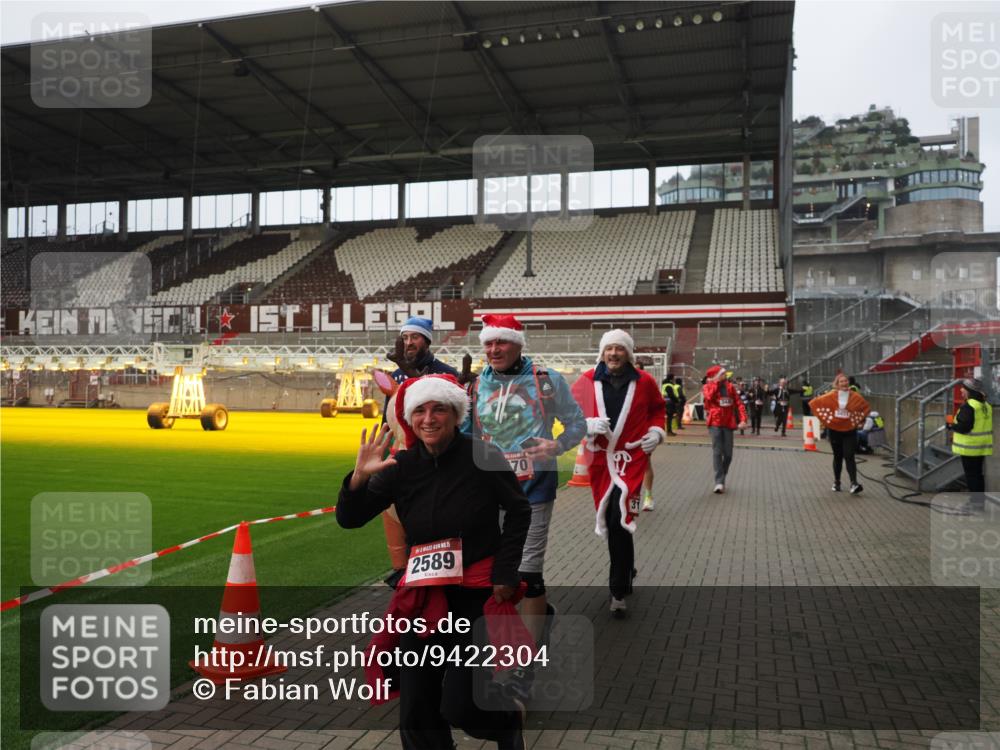 07.12.2025 - St. Pauli X-Mass-Run No. 15 Fabian Wolf http://msf.ph/oto/9422304 07.12.2025 11:51:29 Ziel 648, 650, 2025, 2027, 2374, 2585, 2589, 3116, 3449, 3451, 3959, 4340, 4609 meine-sportfotos.de