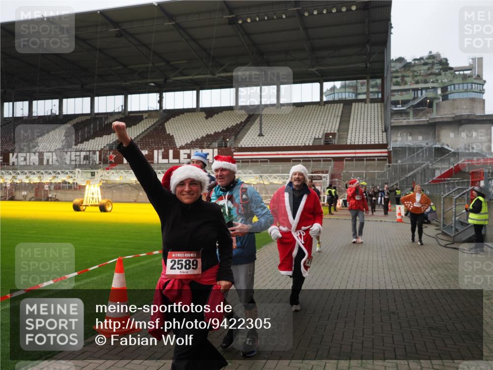 07.12.2025 - St. Pauli X-Mass-Run No. 15 Fabian Wolf http://msf.ph/oto/9422305 07.12.2025 11:51:29 Ziel 648, 650, 2025, 2027, 2374, 2585, 2589, 3116, 3449, 3451, 3959, 4340, 4609 meine-sportfotos.de