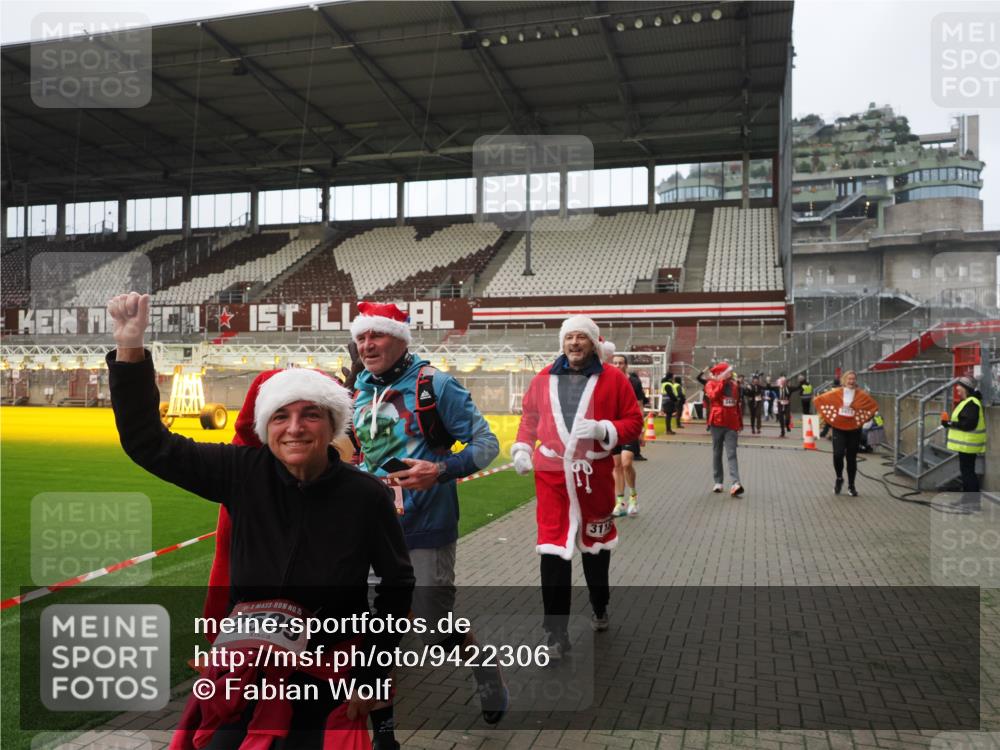 07.12.2025 - St. Pauli X-Mass-Run No. 15 Fabian Wolf http://msf.ph/oto/9422306 07.12.2025 11:51:29 Ziel 648, 650, 2025, 2027, 2374, 2585, 2589, 3116, 3449, 3451, 3959, 4340, 4609 meine-sportfotos.de