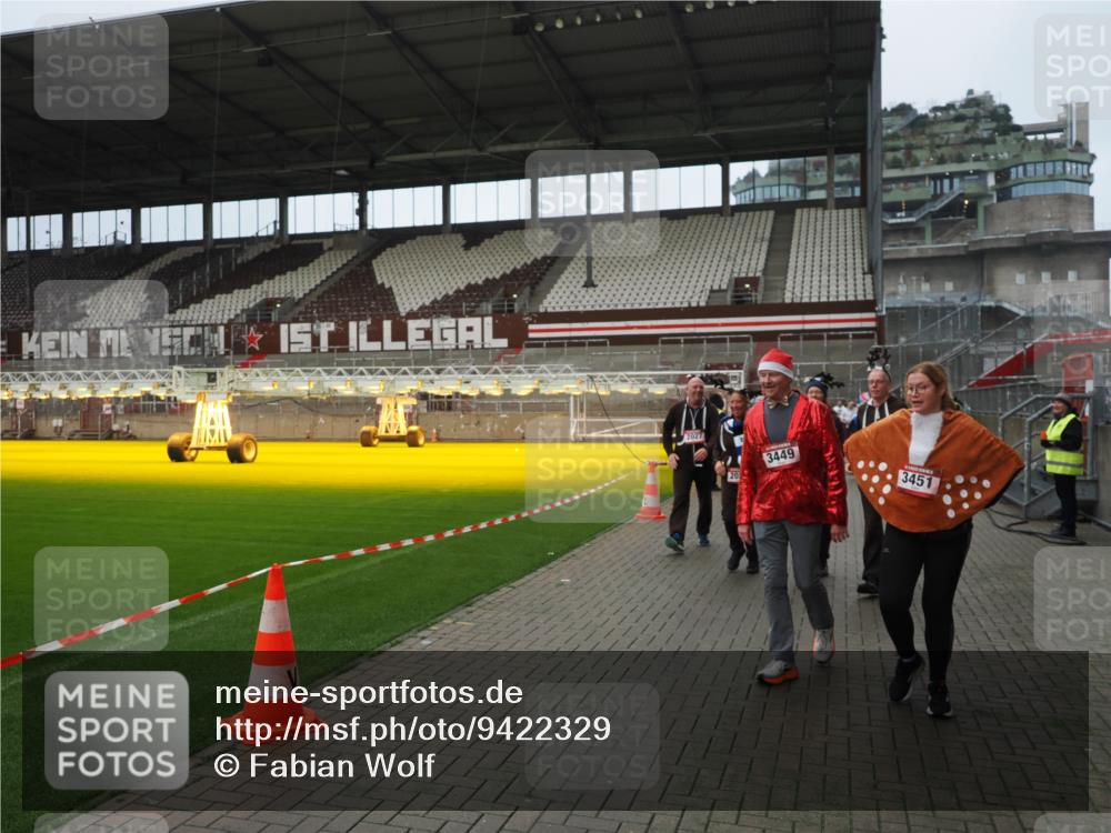 07.12.2025 - St. Pauli X-Mass-Run No. 15 Fabian Wolf http://msf.ph/oto/9422329 07.12.2025 11:51:36 Ziel 648, 650, 2025, 2027, 2374, 2589, 3116, 3449, 3451, 3875, 3959, 4340, 4602, 4610 meine-sportfotos.de
