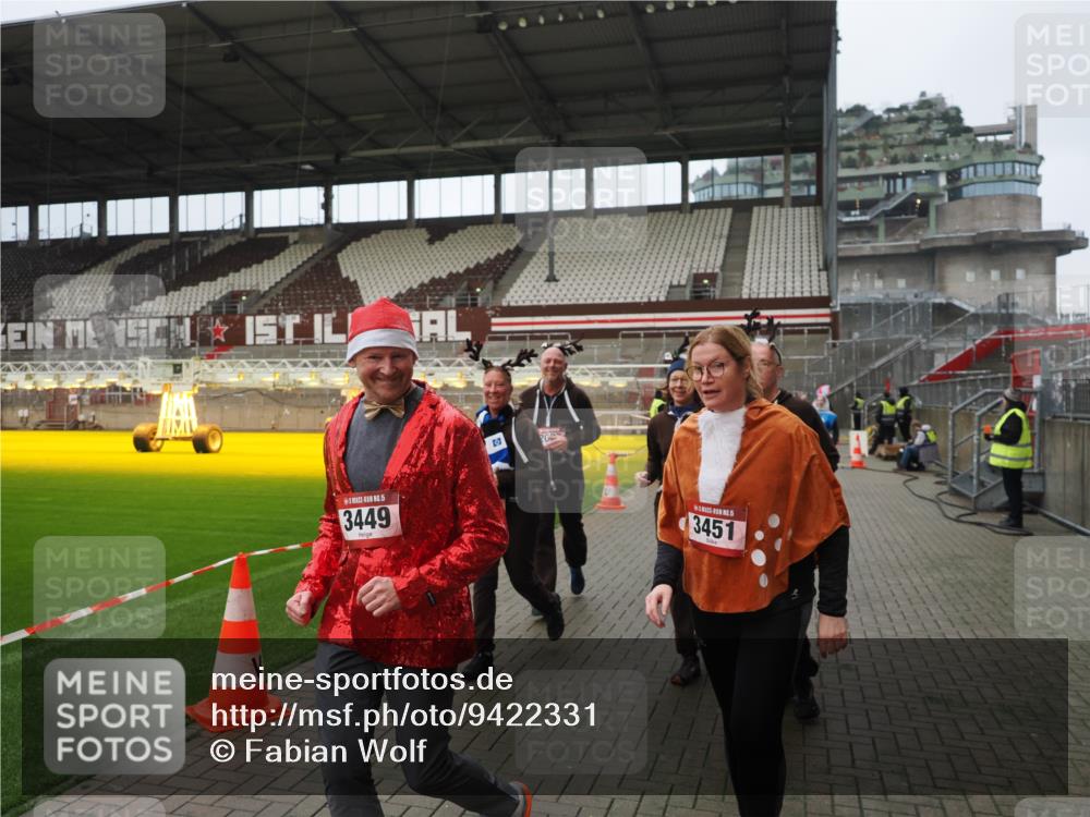07.12.2025 - St. Pauli X-Mass-Run No. 15 Fabian Wolf http://msf.ph/oto/9422331 07.12.2025 11:51:38 Ziel 648, 650, 2025, 2027, 2374, 3449, 3451, 3790, 3853, 3875, 3959, 4340, 4602, 4610 meine-sportfotos.de