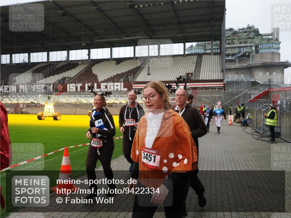 07.12.2025 - St. Pauli X-Mass-Run No. 15 Fabian Wolf http://msf.ph/oto/9422334 07.12.2025 11:51:38 Ziel 648, 650, 2025, 2027, 2374, 3449, 3451, 3790, 3853, 3875, 3959, 4340, 4602, 4610 meine-sportfotos.de
