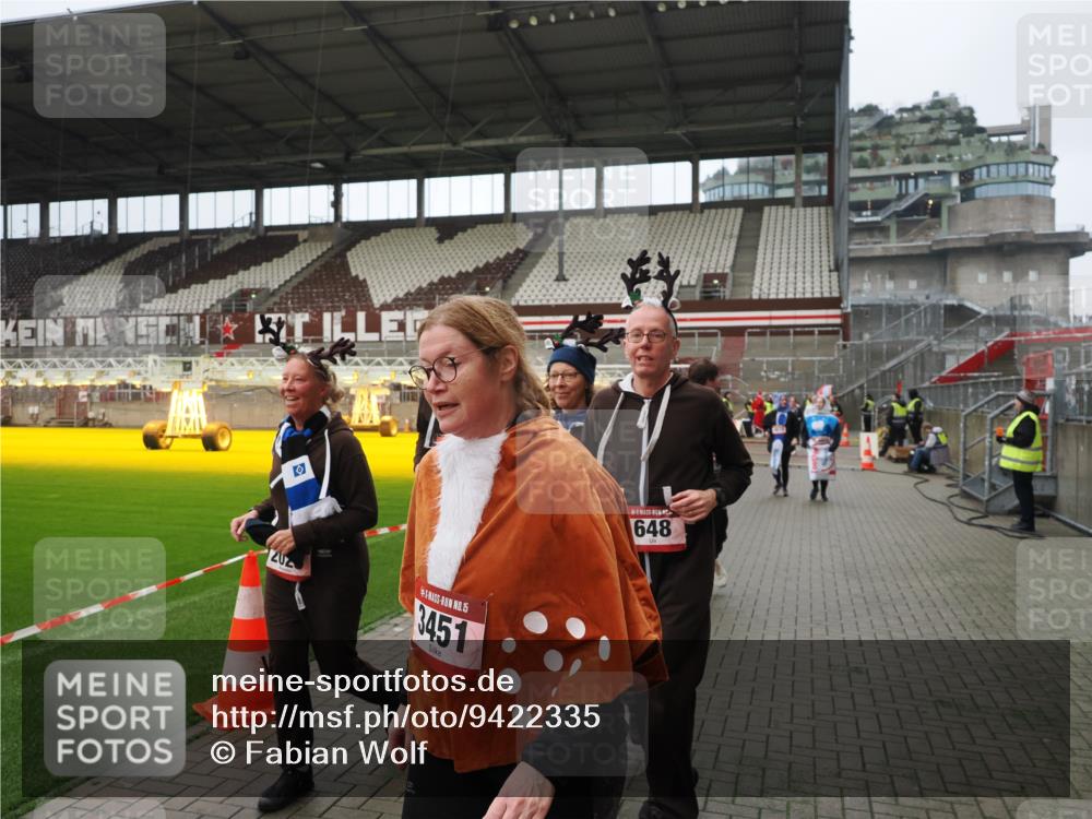 07.12.2025 - St. Pauli X-Mass-Run No. 15 Fabian Wolf http://msf.ph/oto/9422335 07.12.2025 11:51:38 Ziel 648, 650, 2025, 2027, 2374, 3449, 3451, 3790, 3853, 3875, 3959, 4340, 4602, 4610 meine-sportfotos.de