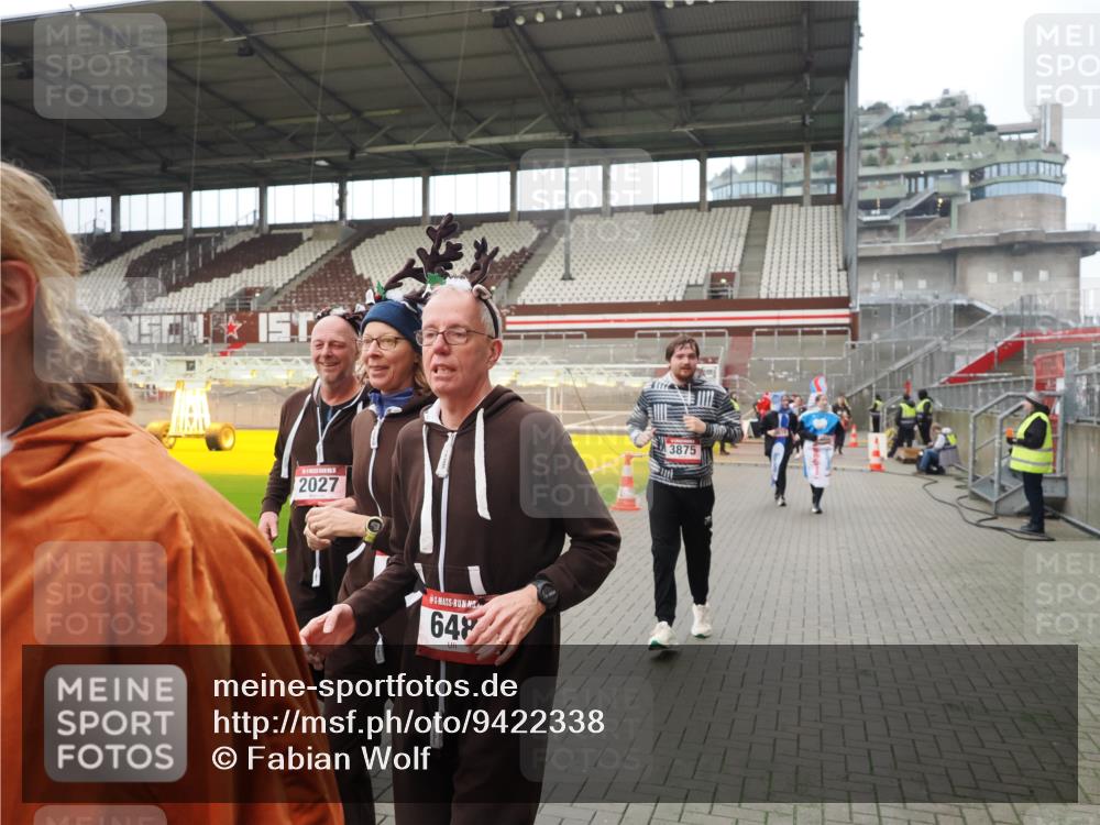 07.12.2025 - St. Pauli X-Mass-Run No. 15 Fabian Wolf http://msf.ph/oto/9422338 07.12.2025 11:51:39 Ziel 648, 650, 2025, 2027, 2374, 3449, 3451, 3790, 3794, 3795, 3853, 3875, 4340, 4602, 4610 meine-sportfotos.de