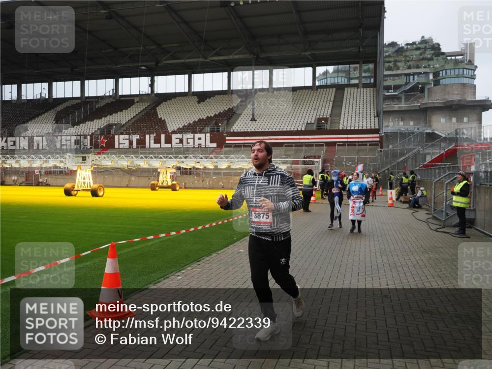 07.12.2025 - St. Pauli X-Mass-Run No. 15 Fabian Wolf http://msf.ph/oto/9422339 07.12.2025 11:51:40 Ziel 648, 650, 2025, 2027, 3449, 3451, 3790, 3794, 3795, 3853, 3875, 4602, 4610 meine-sportfotos.de