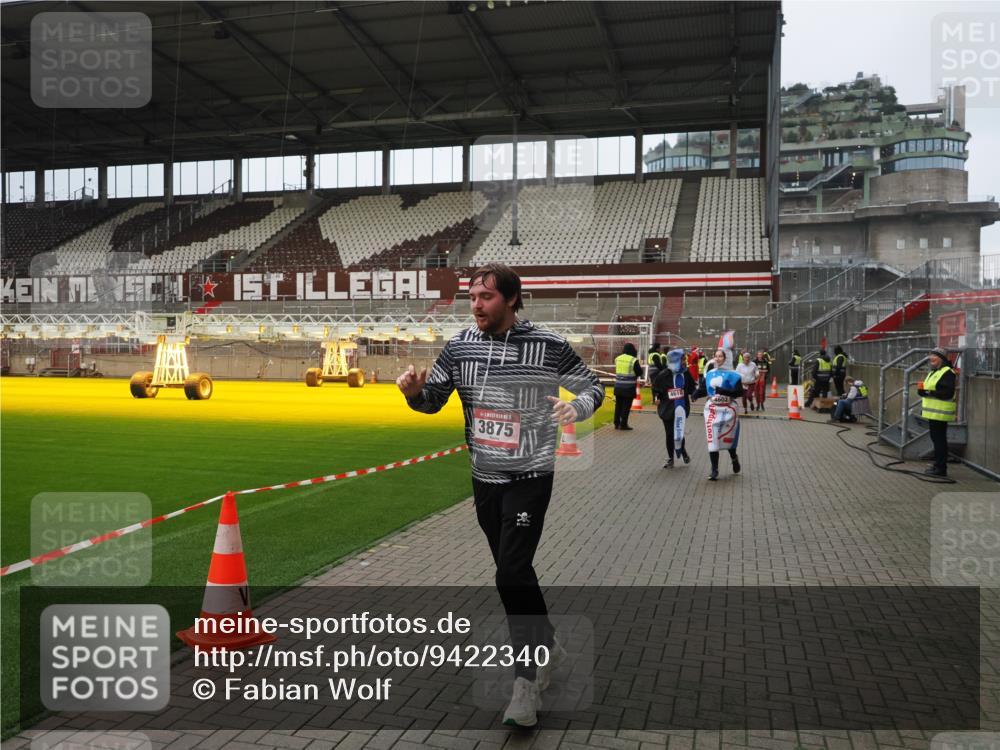 07.12.2025 - St. Pauli X-Mass-Run No. 15 Fabian Wolf http://msf.ph/oto/9422340 07.12.2025 11:51:40 Ziel 648, 650, 2025, 2027, 3449, 3451, 3790, 3794, 3795, 3853, 3875, 4602, 4610 meine-sportfotos.de