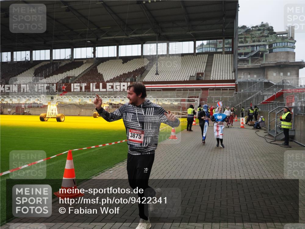 07.12.2025 - St. Pauli X-Mass-Run No. 15 Fabian Wolf http://msf.ph/oto/9422341 07.12.2025 11:51:40 Ziel 648, 650, 2025, 2027, 3449, 3451, 3790, 3794, 3795, 3853, 3875, 4602, 4610 meine-sportfotos.de