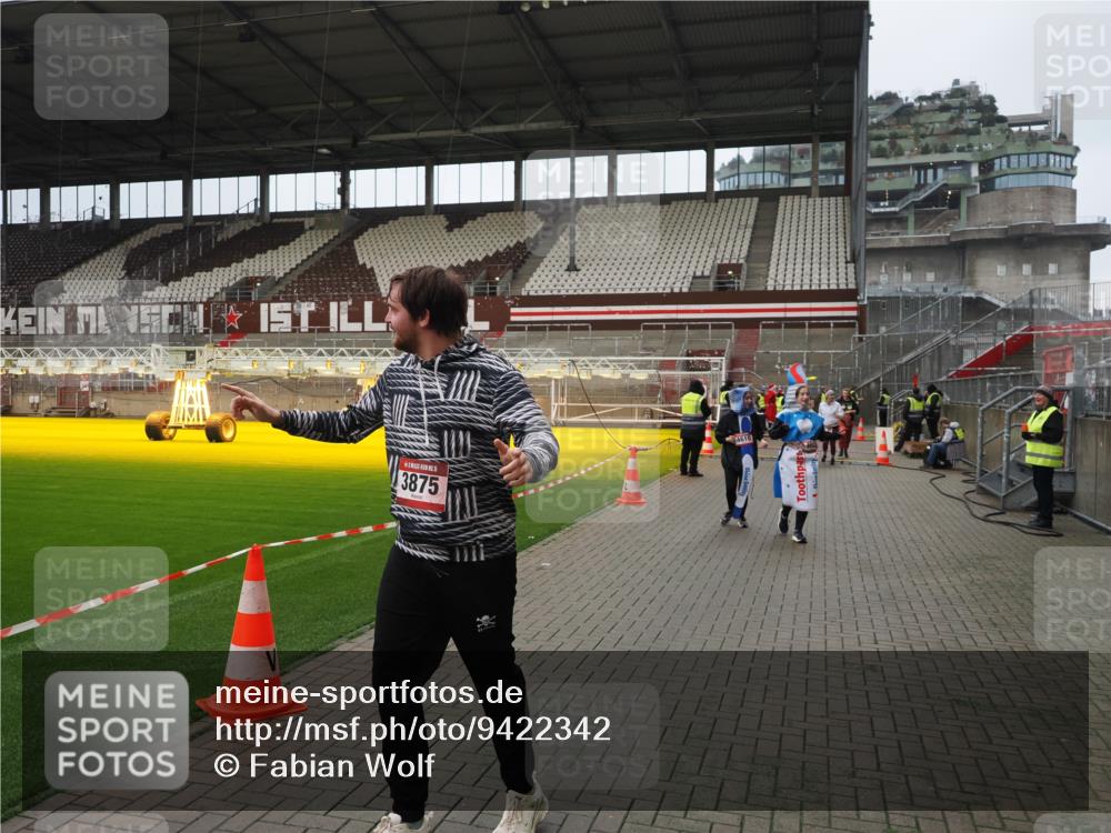 07.12.2025 - St. Pauli X-Mass-Run No. 15 Fabian Wolf http://msf.ph/oto/9422342 07.12.2025 11:51:41 Ziel 648, 650, 2025, 2027, 3790, 3794, 3795, 3853, 3875, 4602, 4610 meine-sportfotos.de