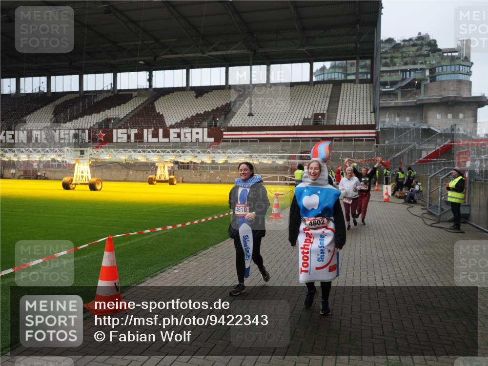 07.12.2025 - St. Pauli X-Mass-Run No. 15 Fabian Wolf http://msf.ph/oto/9422343 07.12.2025 11:51:45 Ziel 648, 650, 2025, 2027, 3790, 3794, 3795, 3853, 3875, 4602, 4610 meine-sportfotos.de