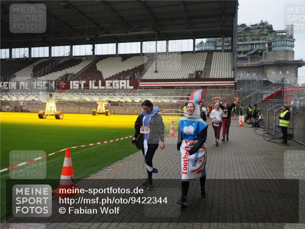 07.12.2025 - St. Pauli X-Mass-Run No. 15 Fabian Wolf http://msf.ph/oto/9422344 07.12.2025 11:51:45 Ziel 648, 650, 2025, 2027, 3790, 3794, 3795, 3853, 3875, 4602, 4610 meine-sportfotos.de
