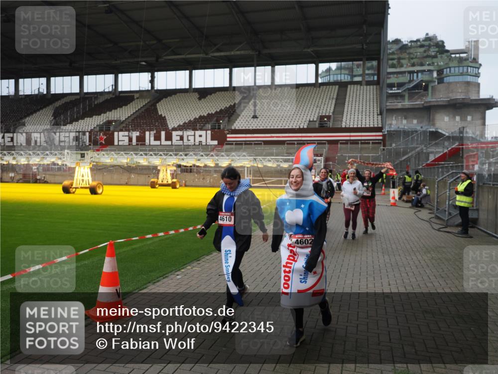 07.12.2025 - St. Pauli X-Mass-Run No. 15 Fabian Wolf http://msf.ph/oto/9422345 07.12.2025 11:51:45 Ziel 648, 650, 2025, 2027, 3790, 3794, 3795, 3853, 3875, 4602, 4610 meine-sportfotos.de