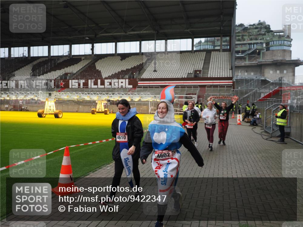 07.12.2025 - St. Pauli X-Mass-Run No. 15 Fabian Wolf http://msf.ph/oto/9422347 07.12.2025 11:51:46 Ziel 648, 650, 2025, 2027, 3583, 3790, 3794, 3795, 3853, 3875, 4602, 4610 meine-sportfotos.de