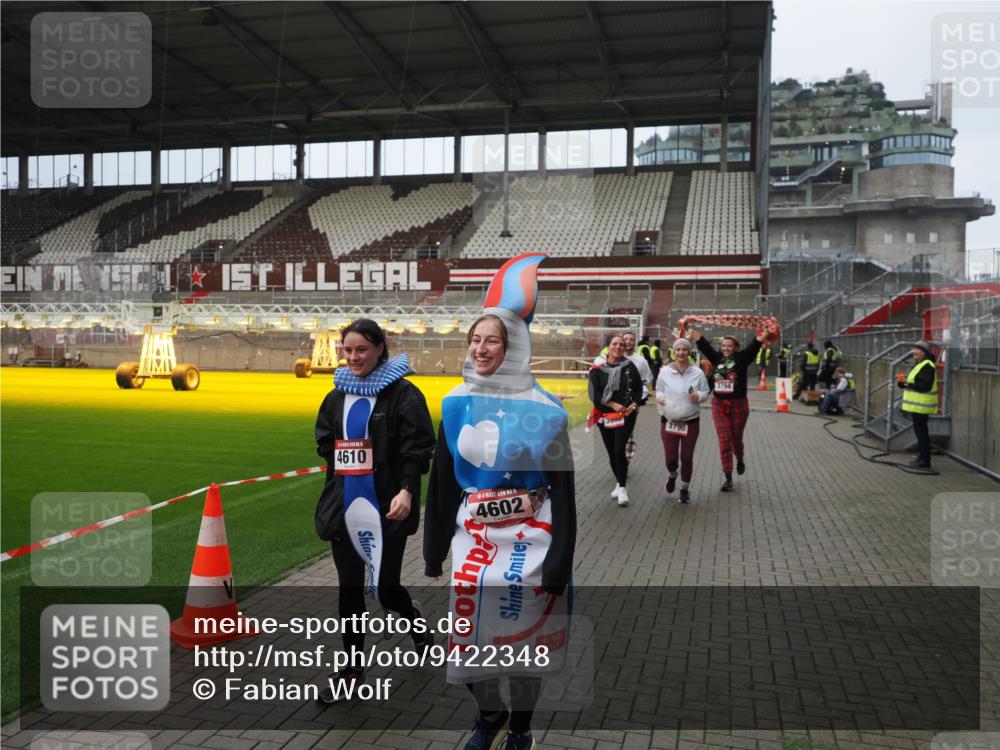 07.12.2025 - St. Pauli X-Mass-Run No. 15 Fabian Wolf http://msf.ph/oto/9422348 07.12.2025 11:51:46 Ziel 648, 650, 2025, 2027, 3583, 3790, 3794, 3795, 3853, 3875, 4602, 4610 meine-sportfotos.de
