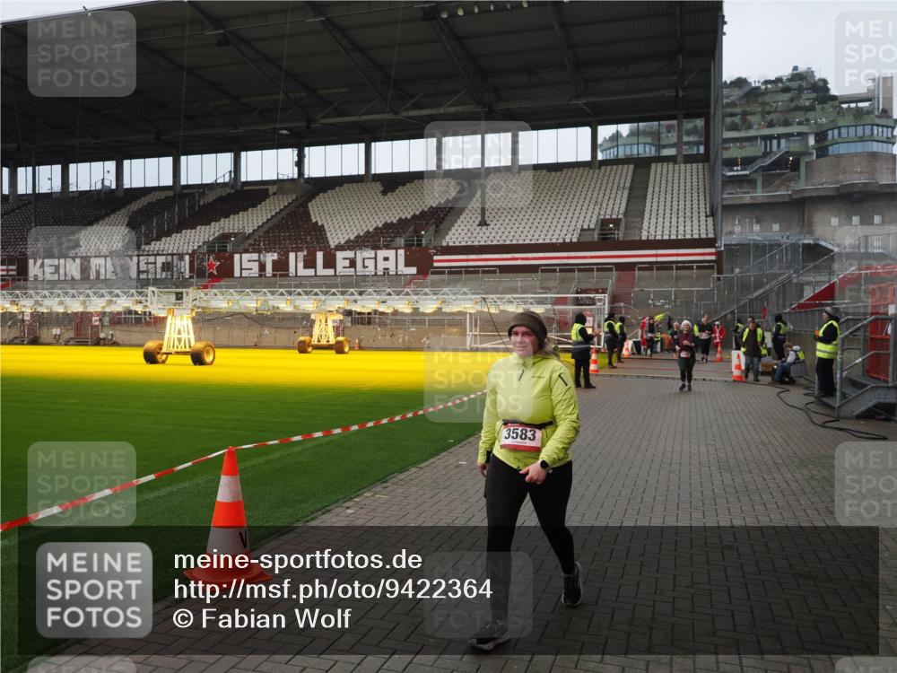 07.12.2025 - St. Pauli X-Mass-Run No. 15 Fabian Wolf http://msf.ph/oto/9422364 07.12.2025 11:51:58 Ziel 1916, 3445, 3583, 3790, 3794, 3795, 3853 meine-sportfotos.de