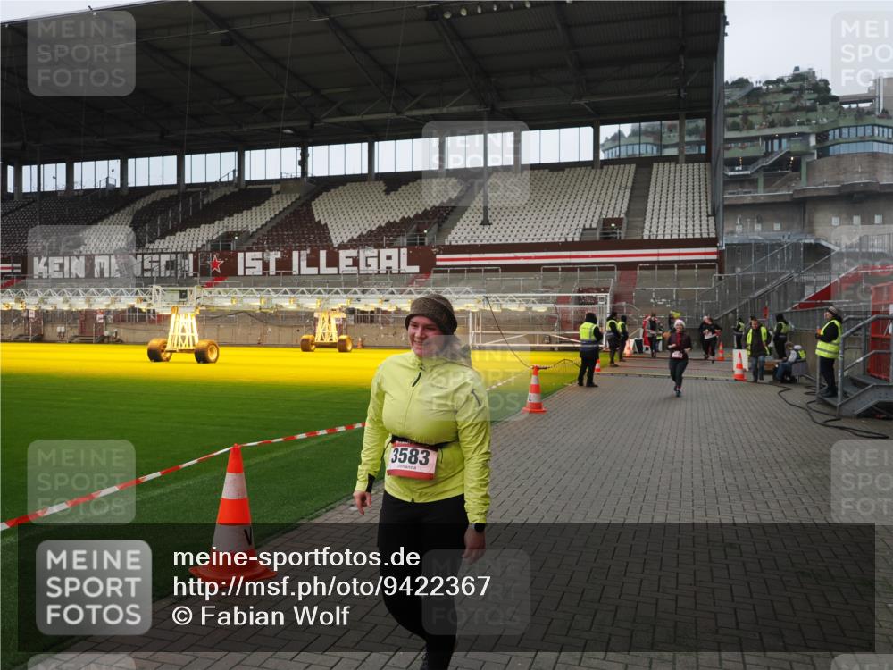 07.12.2025 - St. Pauli X-Mass-Run No. 15 Fabian Wolf http://msf.ph/oto/9422367 07.12.2025 11:51:59 Ziel 1916, 3445, 3583, 3794, 3795 meine-sportfotos.de