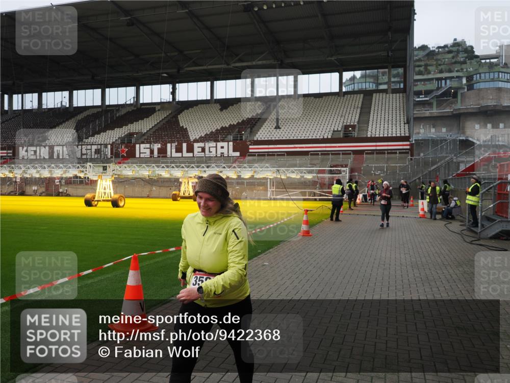 07.12.2025 - St. Pauli X-Mass-Run No. 15 Fabian Wolf http://msf.ph/oto/9422368 07.12.2025 11:51:59 Ziel 1916, 3445, 3583, 3794, 3795 meine-sportfotos.de