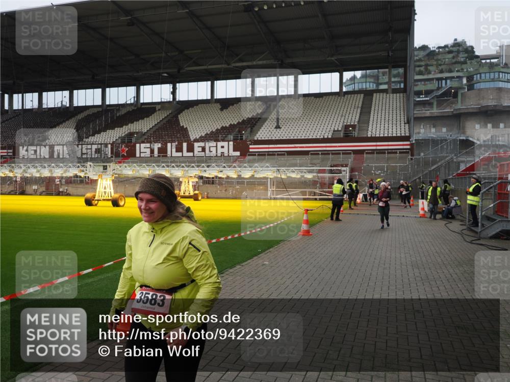07.12.2025 - St. Pauli X-Mass-Run No. 15 Fabian Wolf http://msf.ph/oto/9422369 07.12.2025 11:51:59 Ziel 1916, 3445, 3583, 3794, 3795 meine-sportfotos.de