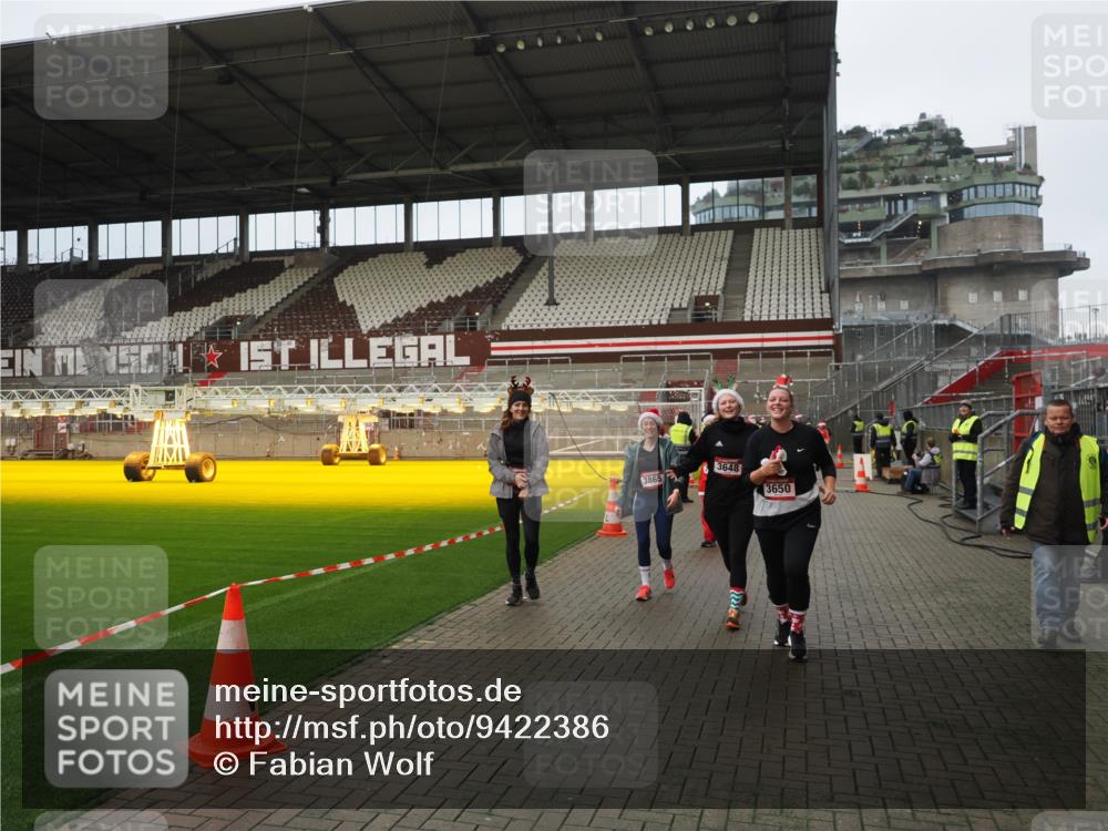07.12.2025 - St. Pauli X-Mass-Run No. 15 Fabian Wolf http://msf.ph/oto/9422386 07.12.2025 11:52:11 Ziel 2121, 3445, 3648, 3650, 3659, 3865 meine-sportfotos.de