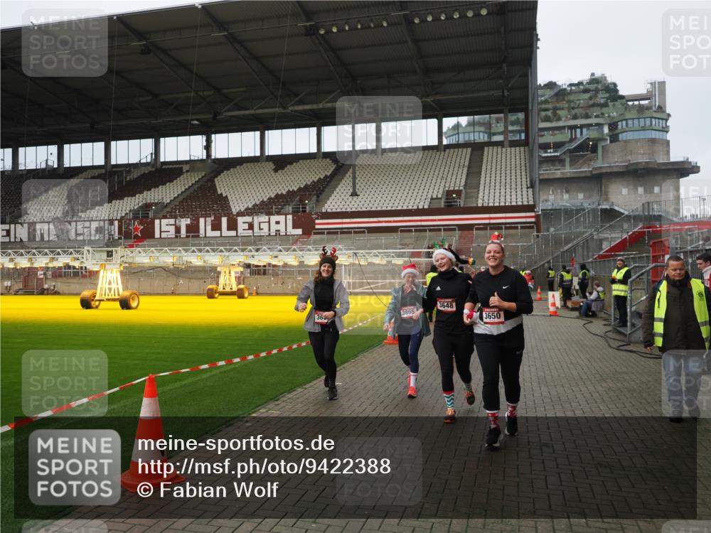 07.12.2025 - St. Pauli X-Mass-Run No. 15 Fabian Wolf http://msf.ph/oto/9422388 07.12.2025 11:52:11 Ziel 2121, 3445, 3648, 3650, 3659, 3865 meine-sportfotos.de