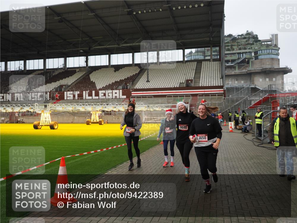 07.12.2025 - St. Pauli X-Mass-Run No. 15 Fabian Wolf http://msf.ph/oto/9422389 07.12.2025 11:52:11 Ziel 2121, 3445, 3648, 3650, 3659, 3865 meine-sportfotos.de