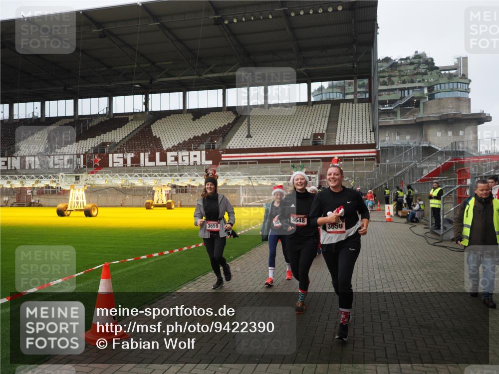 07.12.2025 - St. Pauli X-Mass-Run No. 15 Fabian Wolf http://msf.ph/oto/9422390 07.12.2025 11:52:12 Ziel 627, 2121, 3445, 3648, 3650, 3659, 3865 meine-sportfotos.de