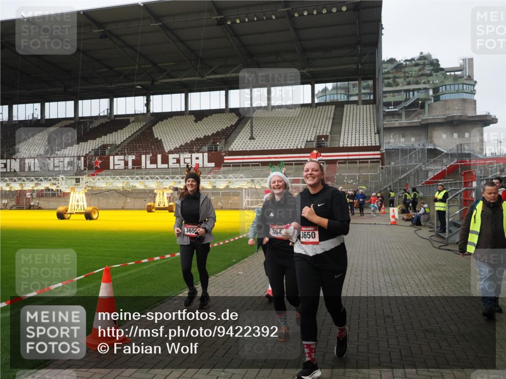 07.12.2025 - St. Pauli X-Mass-Run No. 15 Fabian Wolf http://msf.ph/oto/9422392 07.12.2025 11:52:12 Ziel 627, 2121, 3445, 3648, 3650, 3659, 3865 meine-sportfotos.de