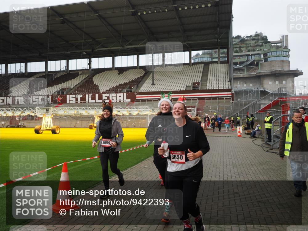 07.12.2025 - St. Pauli X-Mass-Run No. 15 Fabian Wolf http://msf.ph/oto/9422393 07.12.2025 11:52:12 Ziel 627, 2121, 3445, 3648, 3650, 3659, 3865 meine-sportfotos.de
