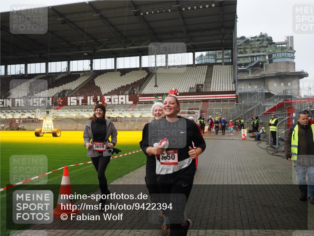 07.12.2025 - St. Pauli X-Mass-Run No. 15 Fabian Wolf http://msf.ph/oto/9422394 07.12.2025 11:52:12 Ziel 627, 2121, 3445, 3648, 3650, 3659, 3865 meine-sportfotos.de