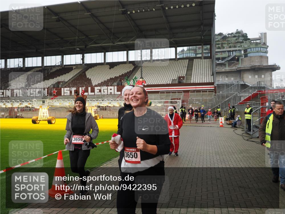 07.12.2025 - St. Pauli X-Mass-Run No. 15 Fabian Wolf http://msf.ph/oto/9422395 07.12.2025 11:52:13 Ziel 627, 644, 2121, 3276, 3280, 3445, 3648, 3650, 3659, 3865 meine-sportfotos.de