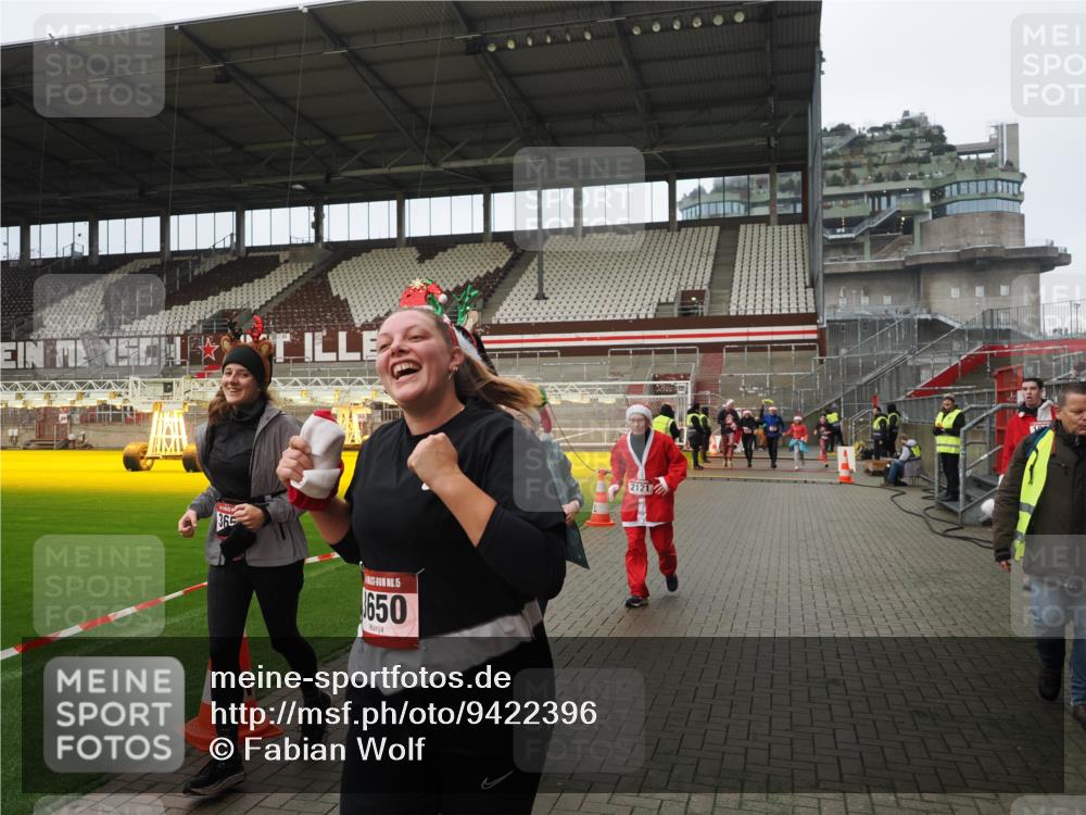 07.12.2025 - St. Pauli X-Mass-Run No. 15 Fabian Wolf http://msf.ph/oto/9422396 07.12.2025 11:52:13 Ziel 627, 644, 2121, 3276, 3280, 3445, 3648, 3650, 3659, 3865 meine-sportfotos.de