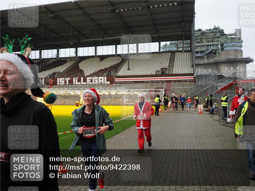 07.12.2025 - St. Pauli X-Mass-Run No. 15 Fabian Wolf http://msf.ph/oto/9422398 07.12.2025 11:52:13 Ziel 627, 644, 2121, 3276, 3280, 3445, 3648, 3650, 3659, 3865 meine-sportfotos.de